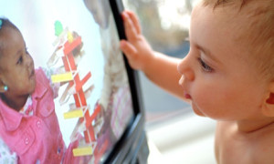 Baby-watching-TV-007