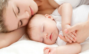 Τα παιδιά πρέπει να κοιμούνται με τη μητέρα μέχρι τριών ετών