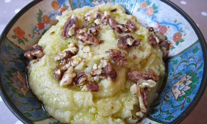 Η συνταγή της "The Guardian" για ελληνική σκορδαλιά