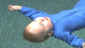 Η μέθοδος αυτοδιάσωσης στο νερό για μωρά και παιδιά