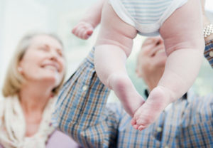 Τα εγγόνια κάνουν καλό στην ψυχική υγεία του παππού και της γιαγιάς