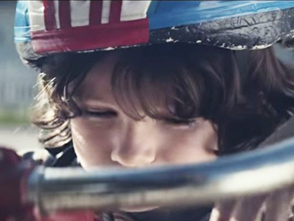 Το βίντεο για την πρόληψη παιδικών ατυχημάτων στο σπίτι που προκάλεσε οργή