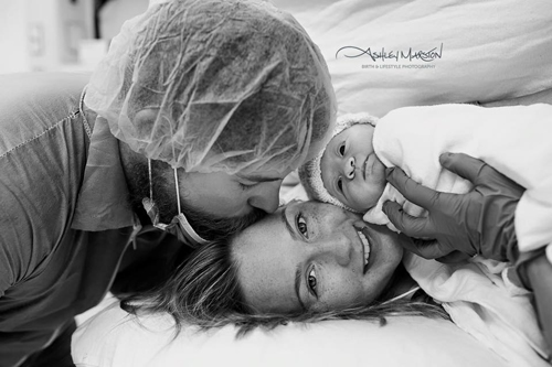 25-images-that-will-take-you-back-to-the-moment-you-became-a-mom