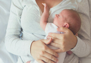 Μπορεί να κακομάθει το μωρό επειδή το παίρνω αγκαλιά;