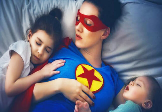 Το να είσαι μαμά είναι σαν να δουλεύεις σε 2,5 δουλειές