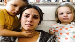 Τη μια στιγμή νιώθω σούπερ μαμά και την άλλη η χειρότερη