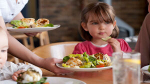 Εστιατόριο αποκλείει όλα τα παιδιά κάτω των 10 ετών